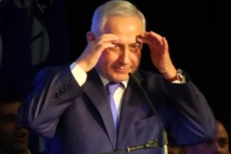 Netanyahu mocks a journalist's eyebrows